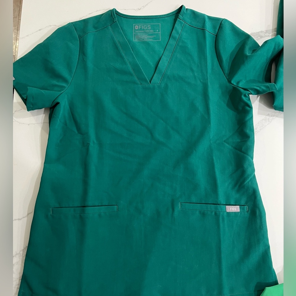 Figs 3 pocket Catarina Scrub top